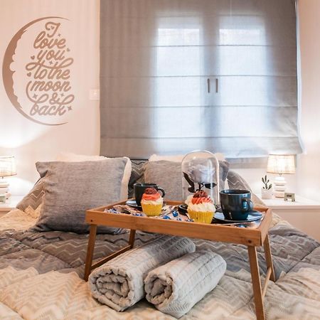 Luxury Seaside Apartment Next To Starbucks Opossite The Beach Park Of Flisvos Aten Exteriör bild