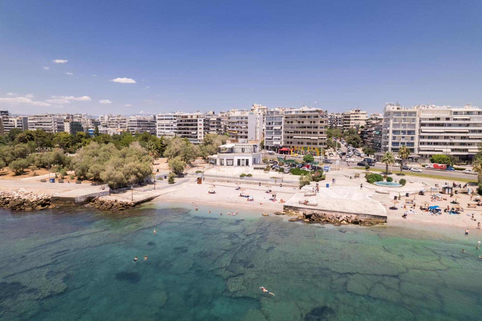 Luxury Seaside Apartment Next To Starbucks Opossite The Beach Park Of Flisvos Aten Exteriör bild